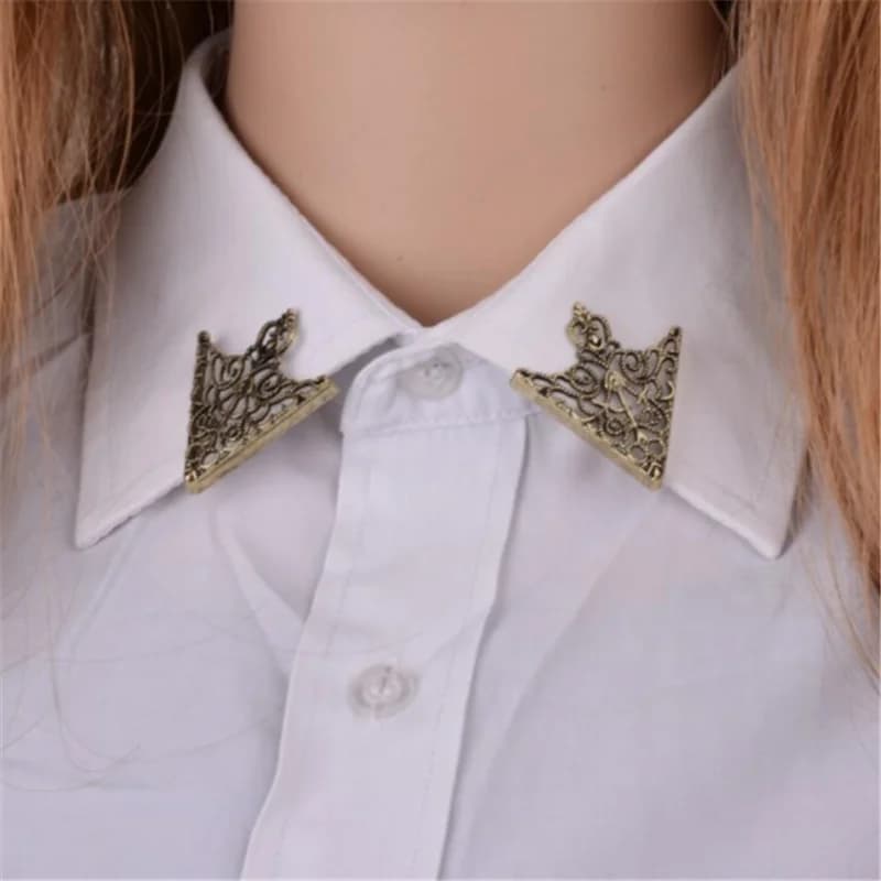 Vintage Mode Driehoek Kraag Pin Voor Mannen En Vrouwen Uitgeholde Crown Kraag Broche Hoek Embleem Sieraden Accessoires